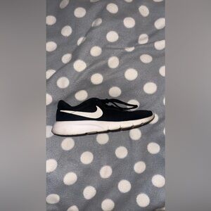 women’s nike size 7 shoes